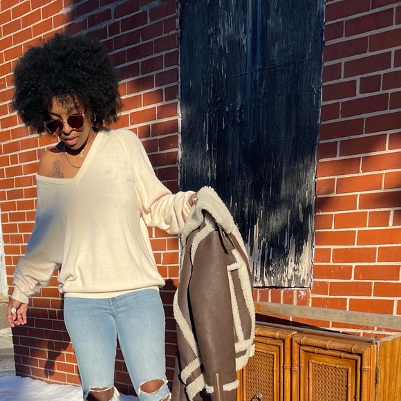 Cream vintage Christian Dior sweater - Picture 2 of 8